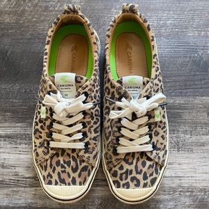 Cariuma Low Leopard Print Suede Sneaker 9.5